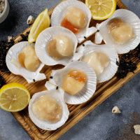 Гребешок свежемороженный на створке