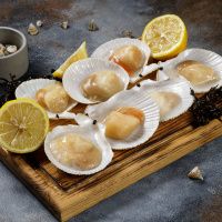 Гребешок свежемороженный на створке